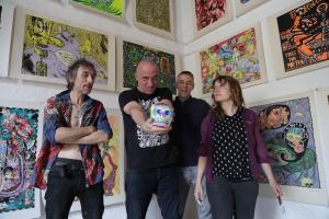 El colectivo de artistas de Le Dernier Cri llega a Bilbao de la mano de BALA con una alucinante propuesta de diseño de edición de libros impresos en serigrafía. El taller será impartido por el creador francés: Pakito Bolino, artista que se mueve en la escena underground de la gráfica europea y también fundador y líder del colectivo.